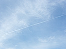 薄雲と飛行機雲