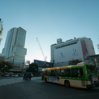 渋谷ヒカリエと都営バス