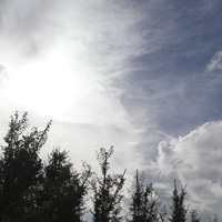 うす雲の中の太陽