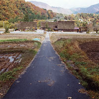 白川郷の坂道