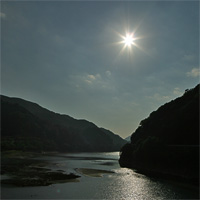 太陽と丹沢湖