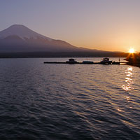 夕日と山中湖と富士山