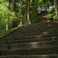 中之岳神社の石段