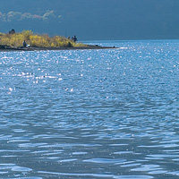 青い本栖湖