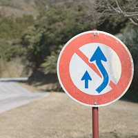 追越し禁止の山道