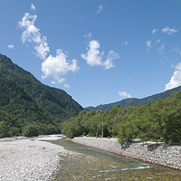 梓川と青空